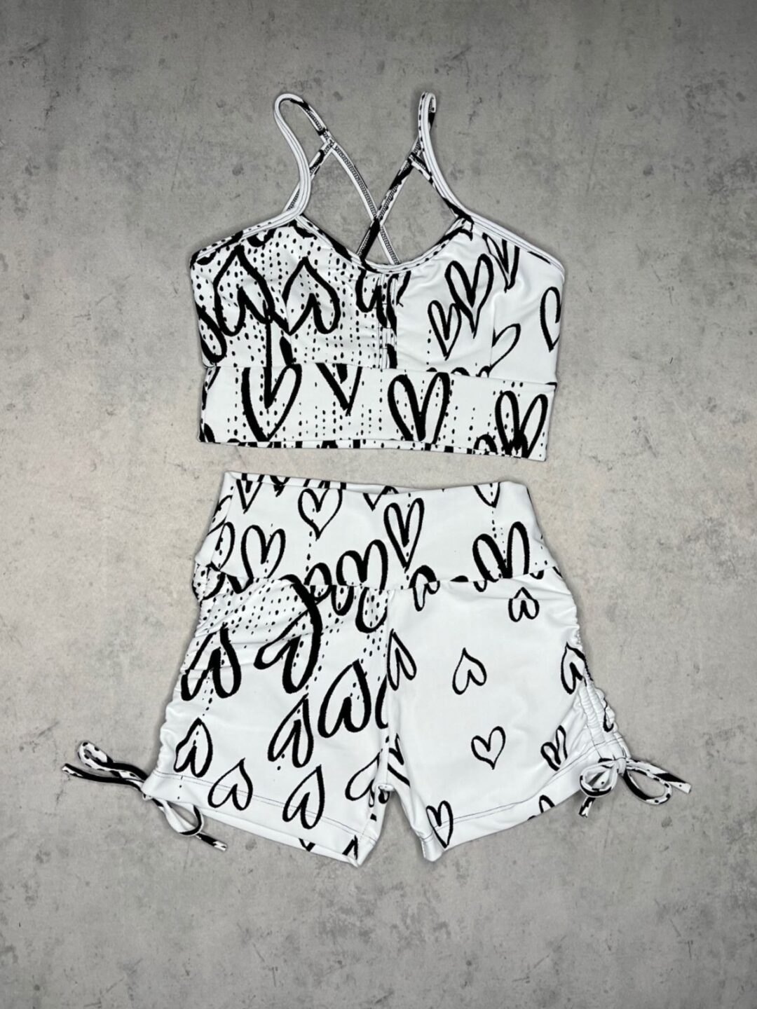 Short Cross + Top Bia - Corações Preto Fundo Branco