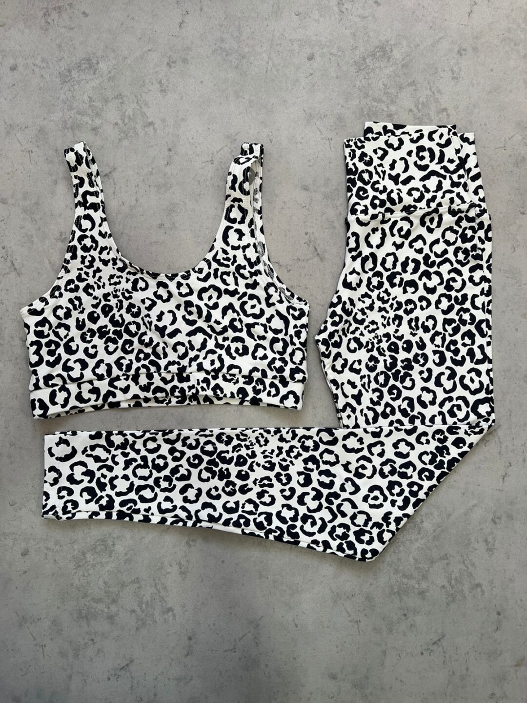 Legging Básica + Top Helena - Suplex Onça Branco/Preto