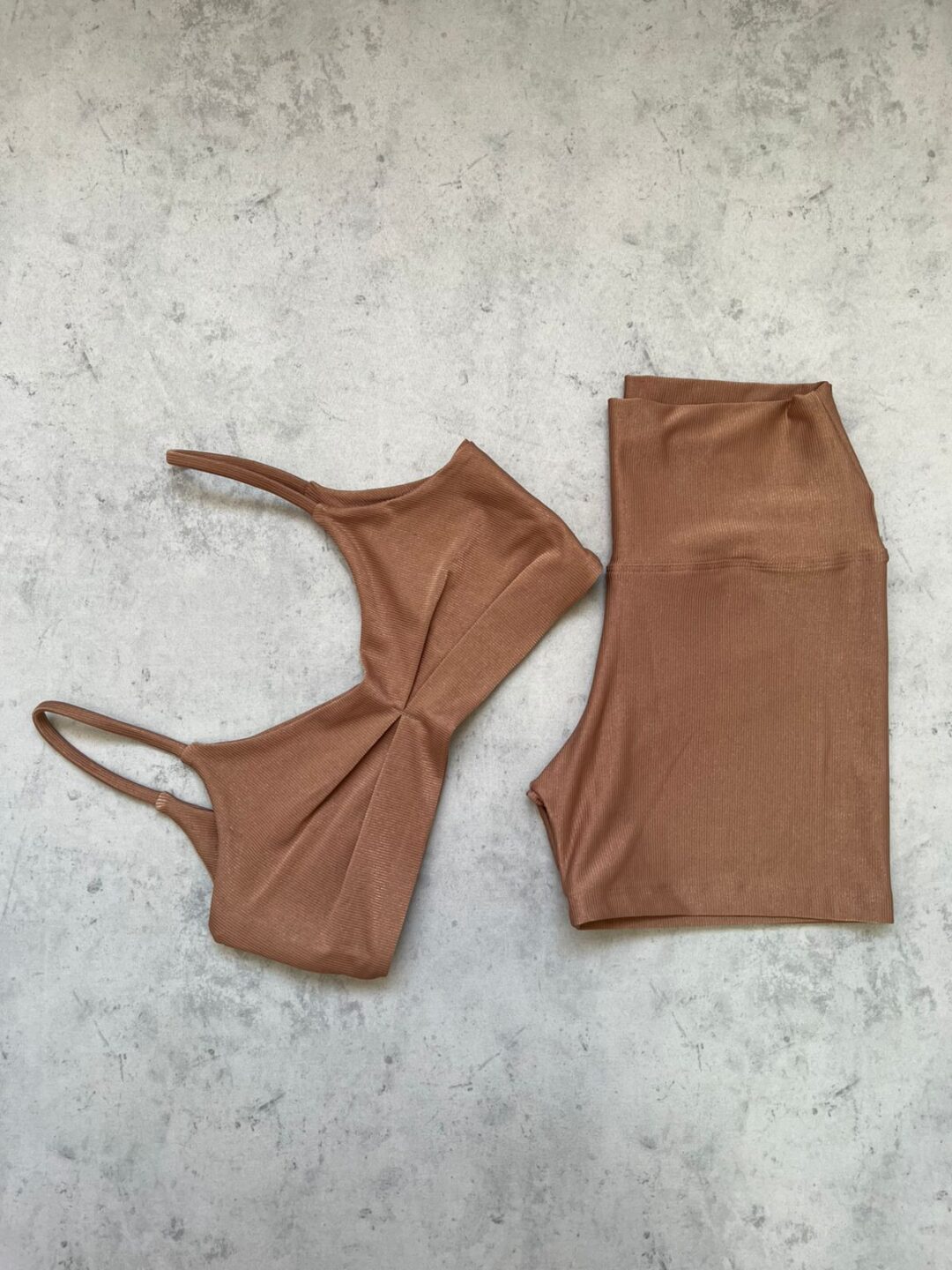 Short Básico + Top Lívia - Compressão Amêndoa