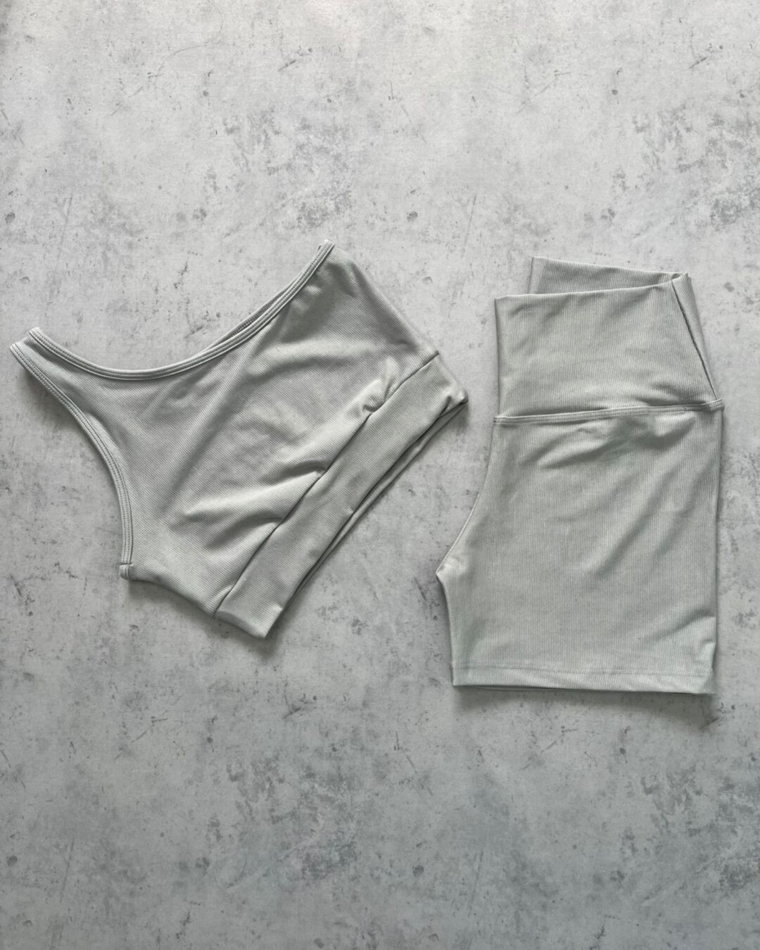 Short Básico + Top Sophia - Compressão Prata Lunar