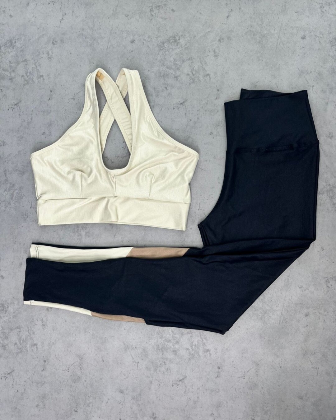 Legging Anna + Top 3 em 1 - Compressão Preto/Nude/Off White