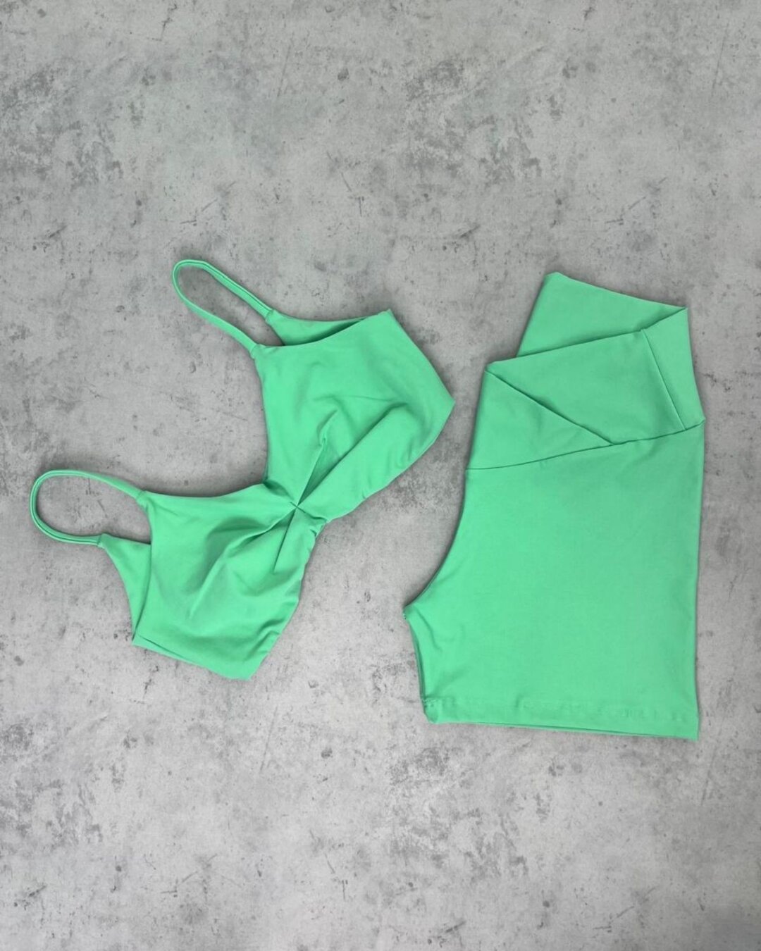 Short Cós Cruzado + Top Lívia – Compressão Verde Erva Doce
