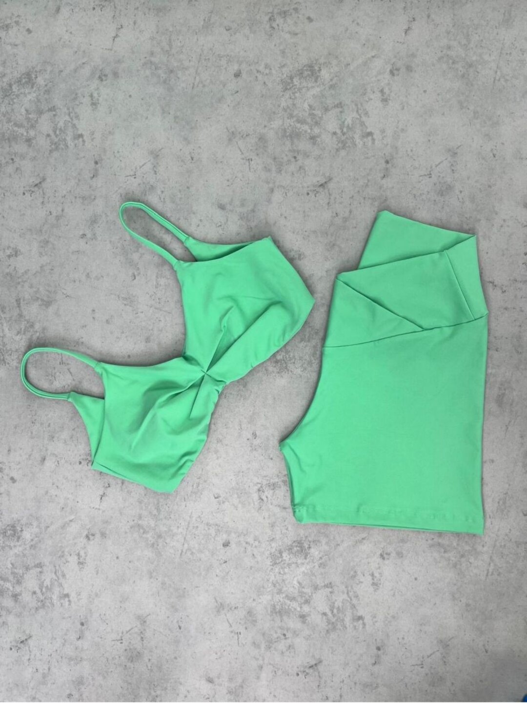 Short Cós Cruzado + Top Lívia – Compressão Verde Erva Doce