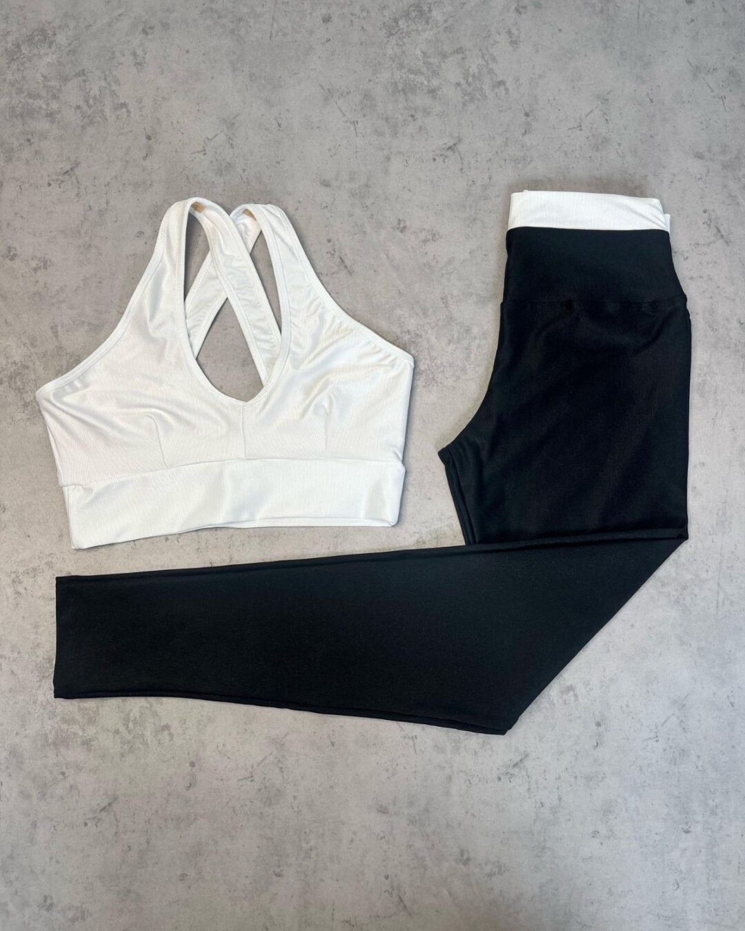 Legging Bicolor + Top 3 em 1 - Compressão Preto/Branco - M