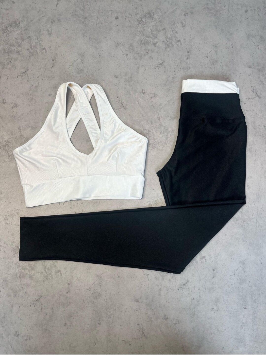 Legging Bicolor + Top 3 em 1 - Compressão Preto/Branco