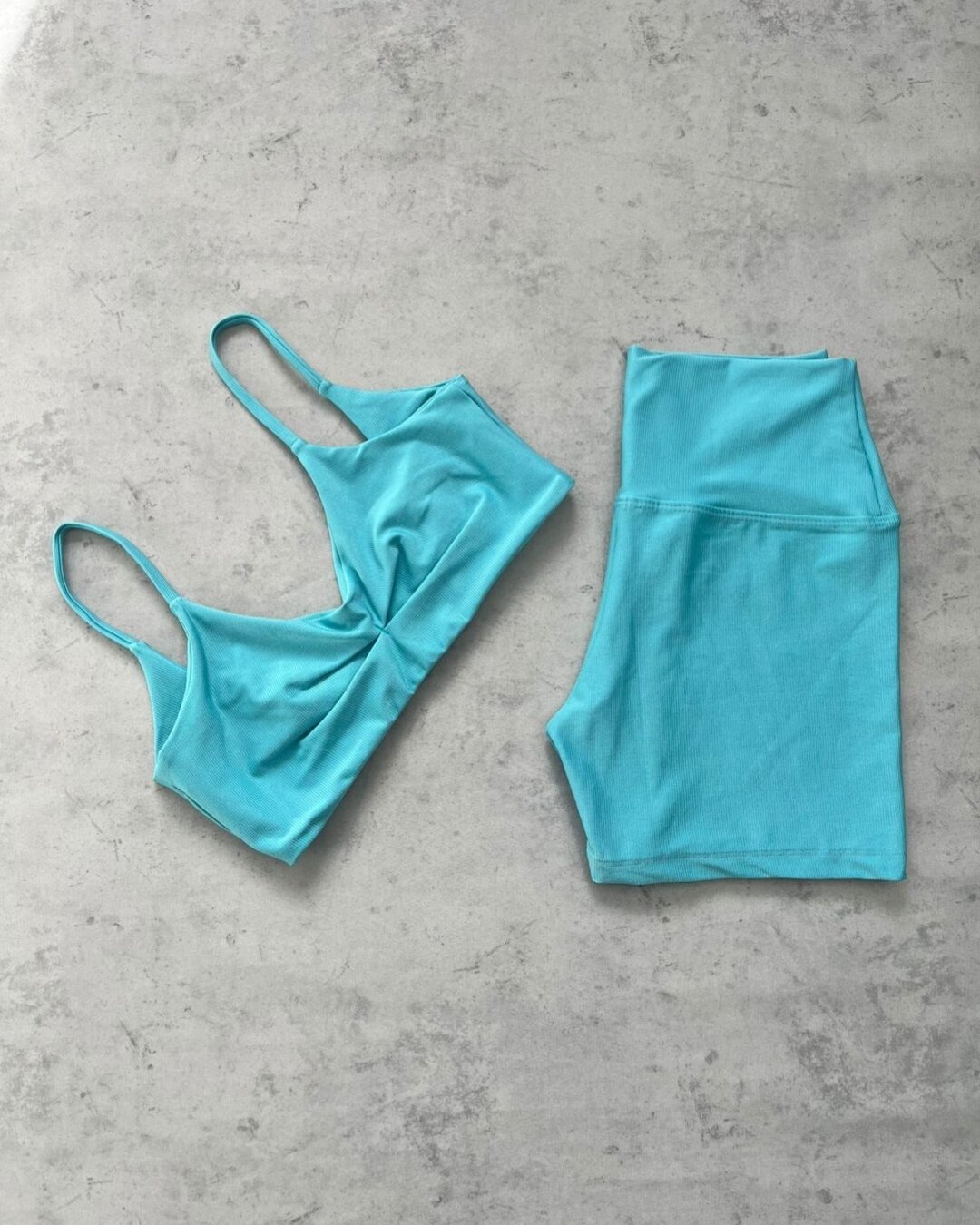 Short Básico + Top Lívia - Compressão Brisa