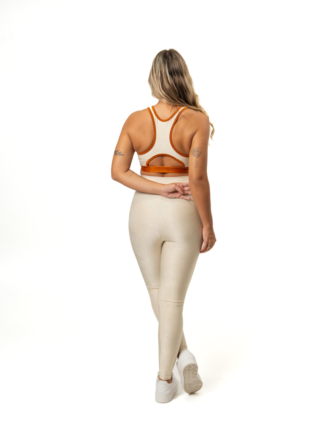Legging Bicolor Cós Cruzado + Top Aline – Compressão Off White/Ferrugem - Image 2